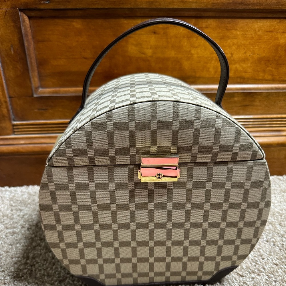 Jewelry case